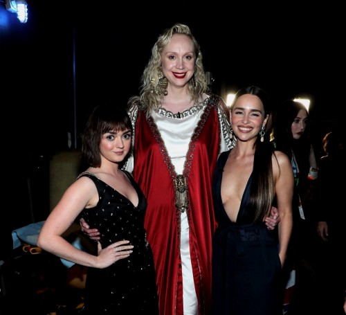 Emilia-Clarke-4300344346b423f1d526e.jpg