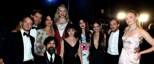 Emilia-Clarke-43004785e23593a27cbdf.jpg