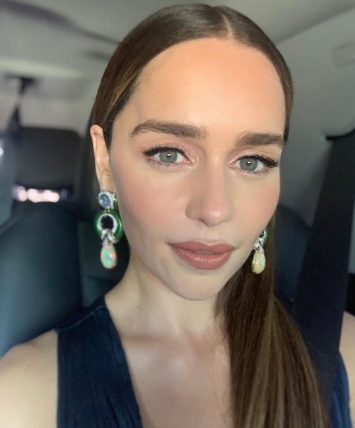 Emilia-Clarke-43048b2dfcec9e77ffe8a.jpg