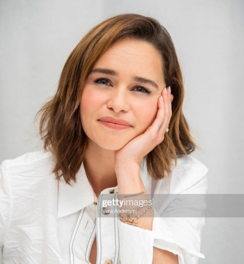 Emilia-Clarke-44063.jpg
