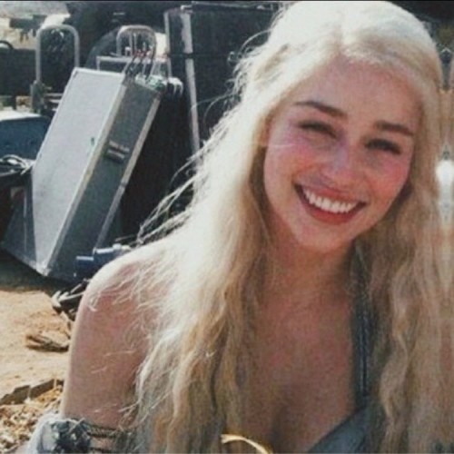 Emilia-Clarke-44360cbba7aeab0db6049.jpg