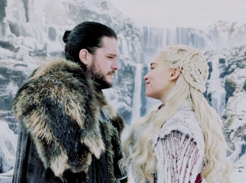 Emilia-Clarke-45218d27b866650d14e1c.jpg