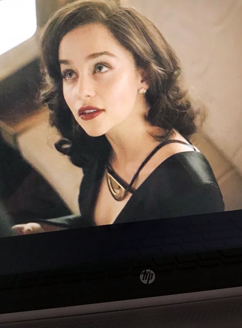 Emilia-Clarke-4522033bb83285a2c0808.jpg