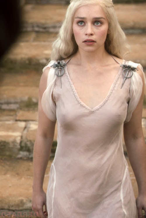 Emilia-Clarke-45275.jpg