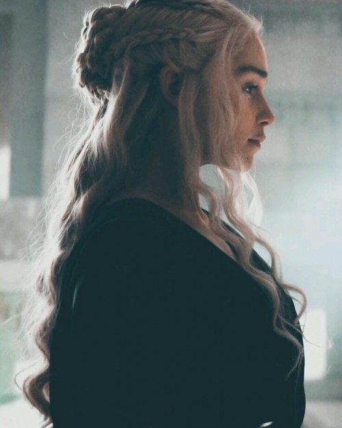 Emilia-Clarke-45710.jpg