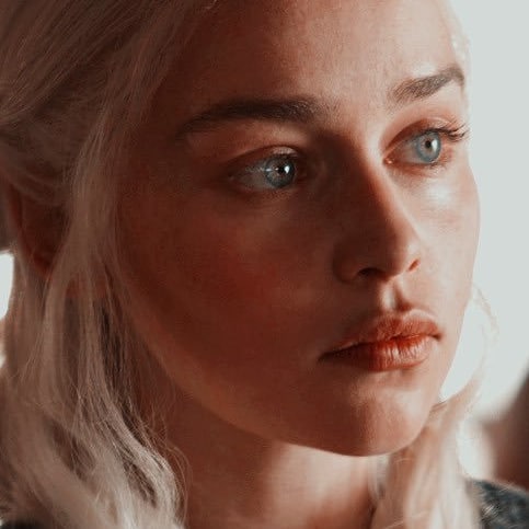 Emilia-Clarke-46161.jpg