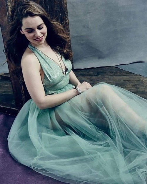 Emilia-Clarke-46270890989fa501c39ca.jpg