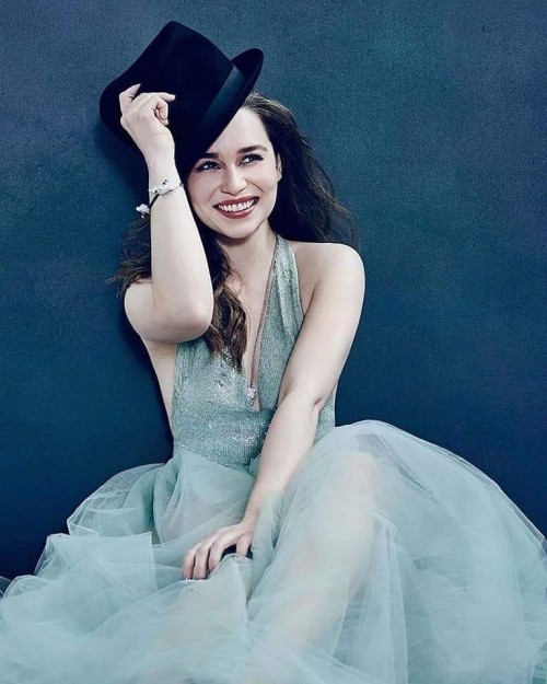 Emilia-Clarke-46275a8d5f9f32cebb397.jpg