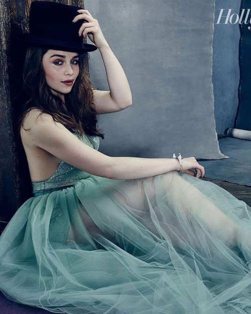 Emilia-Clarke-46279fdd0c7789fc58f46.jpg