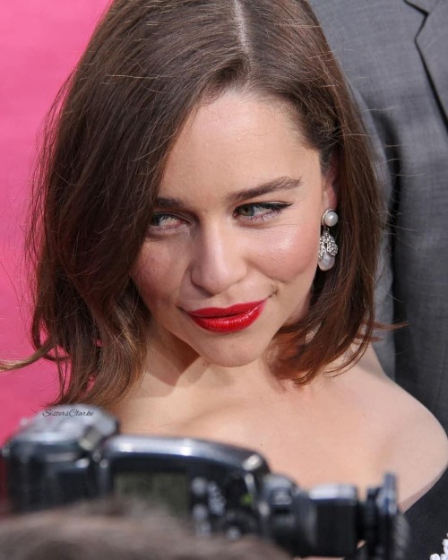 Emilia-Clarke-462843a52bc8c2fe2e8f2.jpg