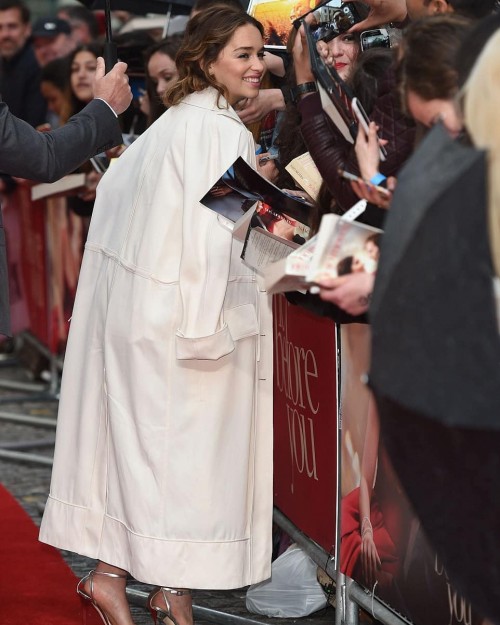 Emilia-Clarke-46300619edaefc13bfb3f.jpg