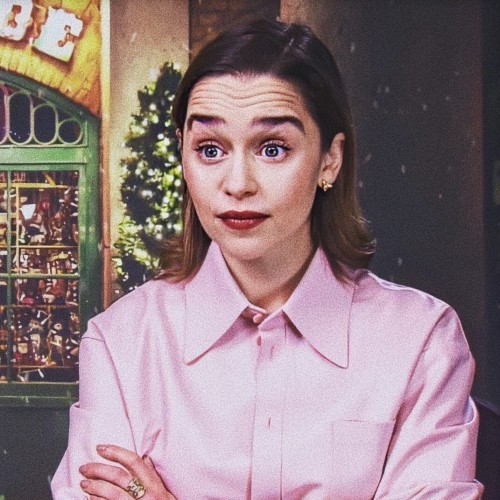 Emilia-Clarke-47421f950c90ce771bfbf.jpg