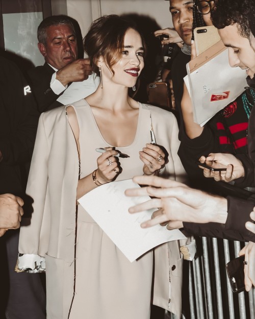 Emilia-Clarke-47425348eb20dbbaef972.jpg
