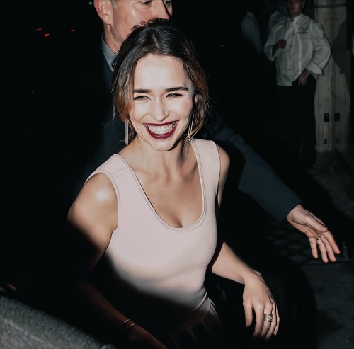 Emilia-Clarke-47426b53d1d620397bd07.jpg