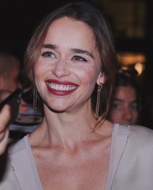 Emilia-Clarke-47430db22624c1501bd27.jpg