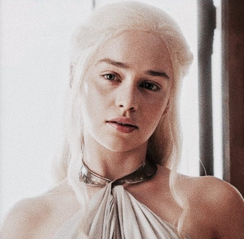 Emilia-Clarke-47500.jpg