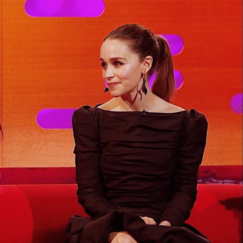 Emilia-Clarke-475127dc60175d9f3898e.jpg
