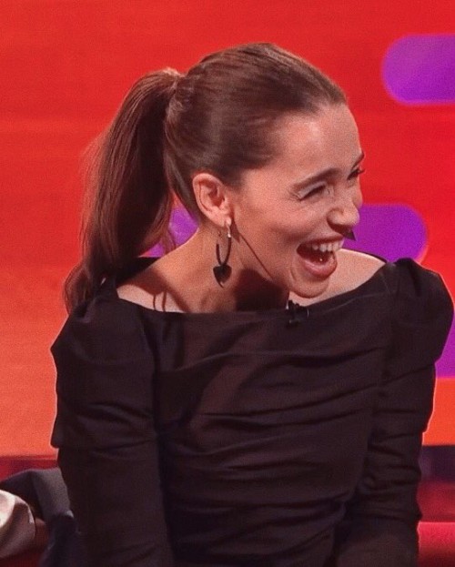 Emilia-Clarke-47670025efa5bae014cea.jpg