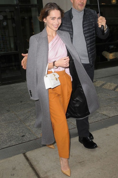 Emilia-Clarke47764a5723f85cf49dbef.jpg