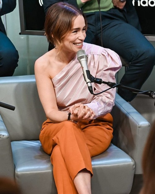 Emilia-Clarke-48272.jpg