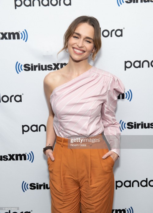 Emilia-Clarke-48467.jpg