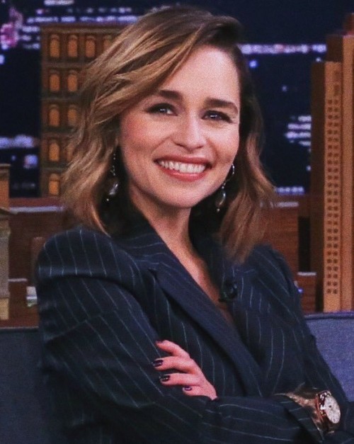 Emilia-Clarke-49051306b92fe2431adfc.jpg