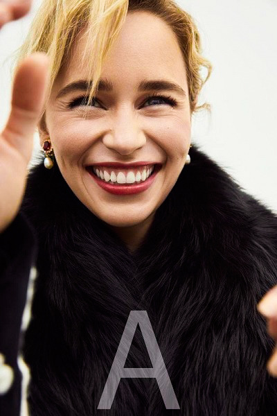 Emilia-Clarke-49068d4c57ddb3a336eb3.jpg