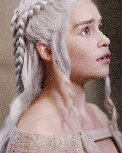 Emilia-Clarke-49081685b94c69539a8c0.jpg