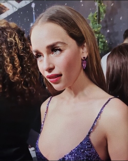 Emilia-Clarke-4910637ce7d7fbc9e44b4.jpg