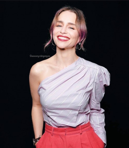 Emilia-Clarke-4910914424cf3ac305779.jpg