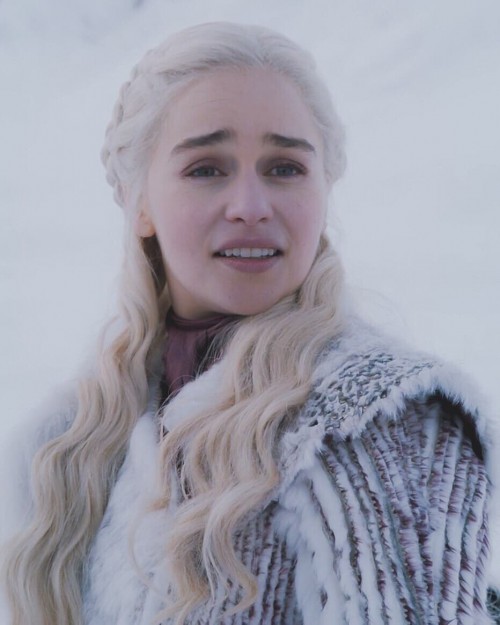 Emilia-Clarke-491135d9984e8cb6dc07f.jpg