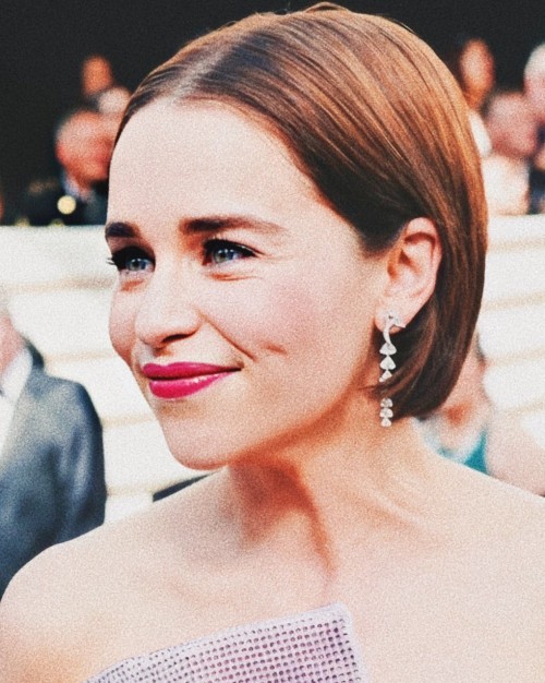 Emilia-Clarke-4914522a08412147ec074.jpg