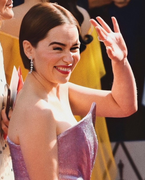 Emilia-Clarke-491507881ccb053452ac4.jpg