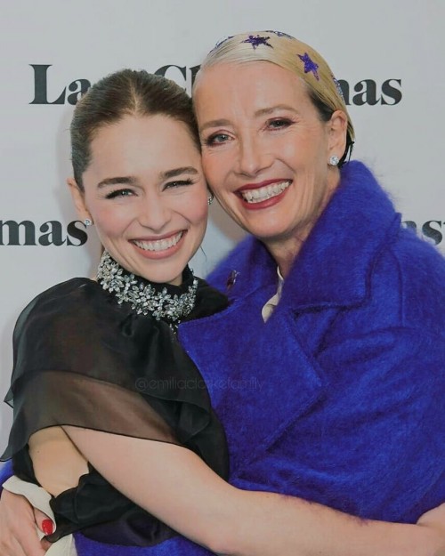 emiliaclarkefamily---B4voD0oJIGQ_B4voDx6psIF.jpg