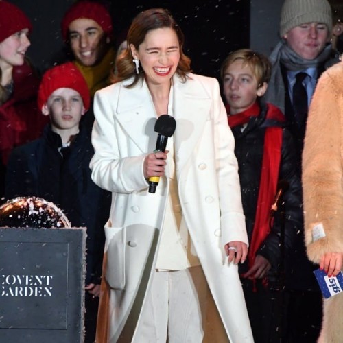 Emilia-Clarke-4948935f26fdff8d508fb.jpg