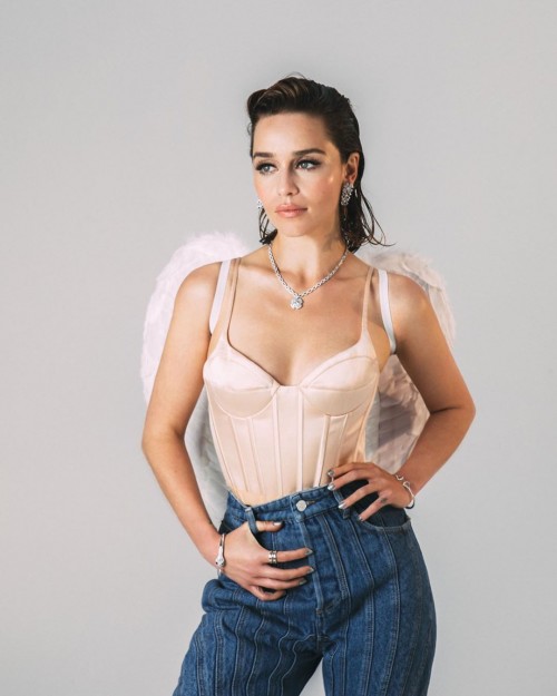 Emilia-Clarke-49515a049699906d26acb.jpg