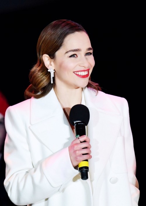 Emilia-Clarke-50183692e0dcdeef96e85.jpg