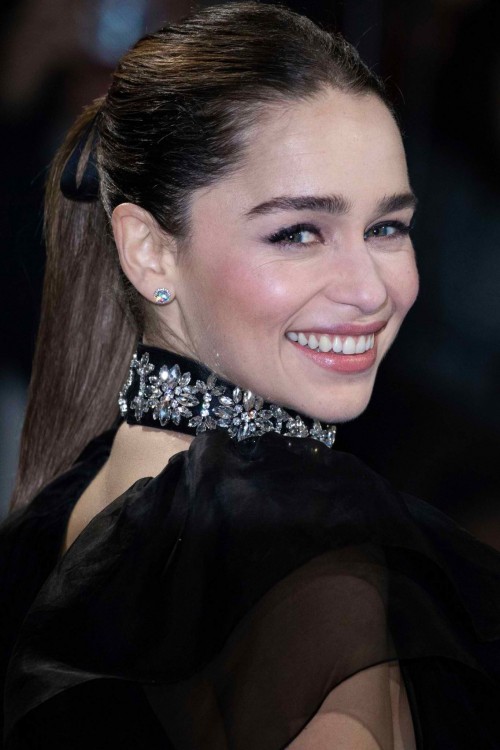 Emilia-Clarke-506051de780f3edde2f8c.jpg