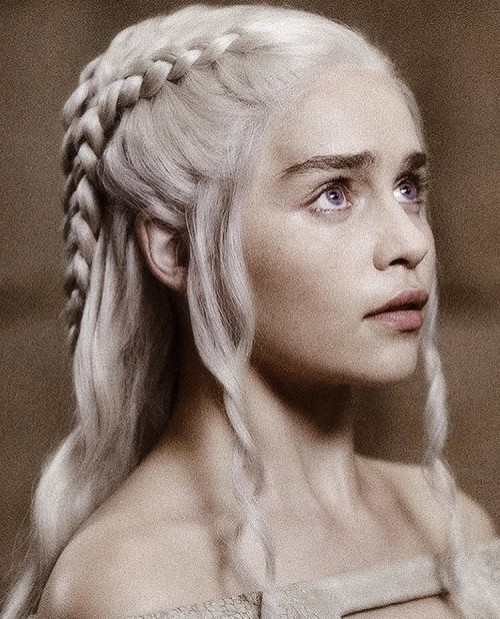 Emilia-Clarke-5067139454014bb621a4f.jpg