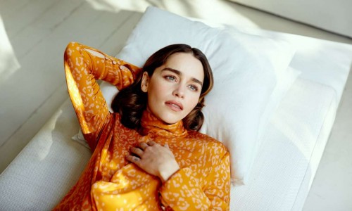 Emilia-Clarke-50680a6395fcccca9abac.jpg