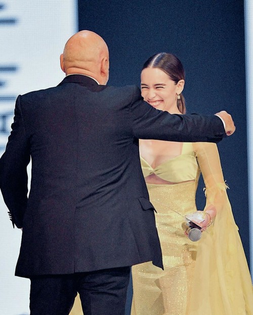 Emilia-Clarke-50687d980eab9d8ce3297.jpg