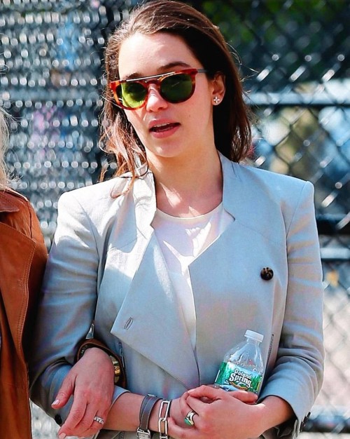 Emilia-Clarke-5219993097275d39630cf.jpg