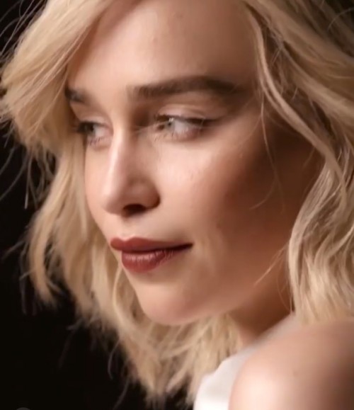 Emilia-Clarke-52200.jpg