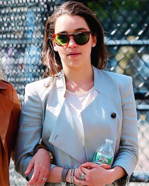 Emilia-Clarke-5220060741d18c315eb63.jpg