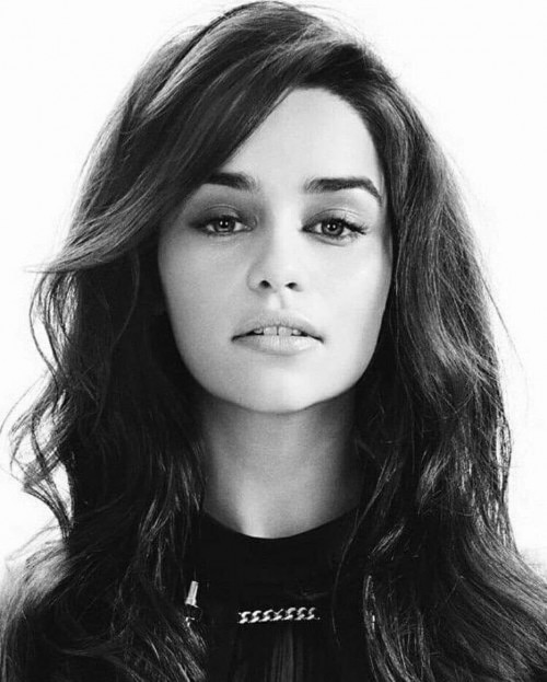 Emilia-Clarke-52235a10331e38f1350ab.jpg