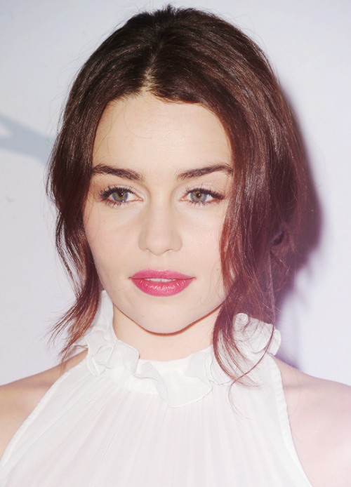 Emilia-Clarke-53005b7207c31f7c8b652.jpg