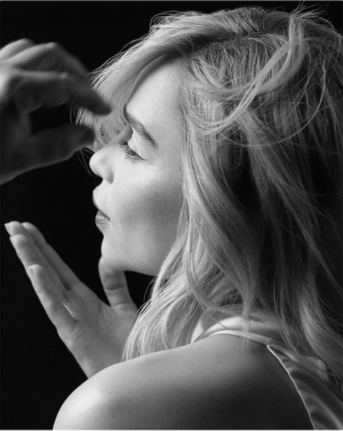 Emilia-Clarke-53010.png