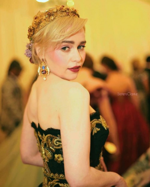 Emilia-Clarke-53025d221416d53f5ef01.jpg