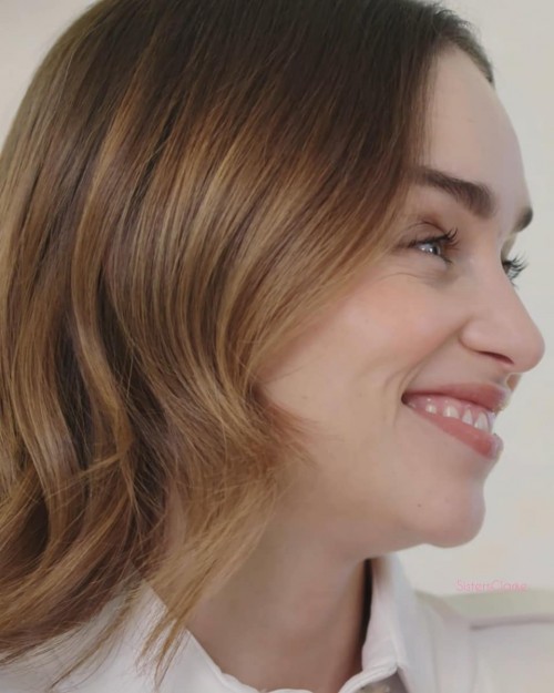 Emilia-Clarke-53030e015a7d631032221.jpg