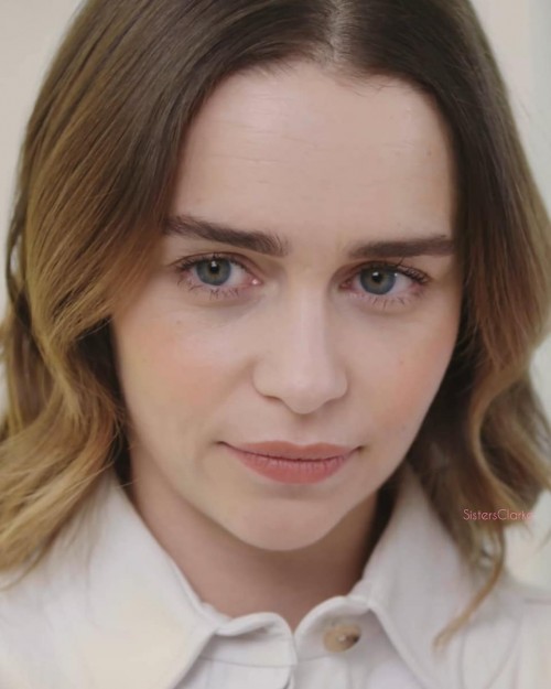 Emilia-Clarke-5303152486d8087459ab7.jpg